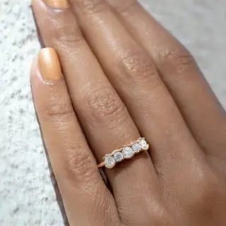 Side view of the Lash Linear Ring—delicate 1.6 mm gold band supporting a linear array of mixed bezel and prong-set diamonds.