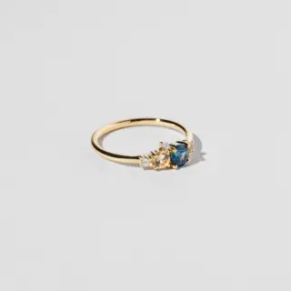 18K yellow gold Aster Ring: blue sapphire center with peach sapphire and diamond accents