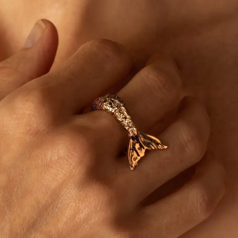 Model wearing Bibi van der Velden’s Mermaid Tail Twist Ring in 18K rose and white gold, highlighting its elegant design and sparkling brown diamonds