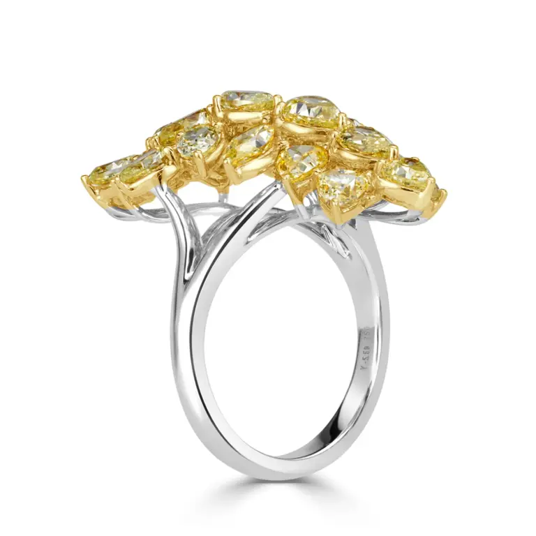 Fancy yellow diamond ring frontside
