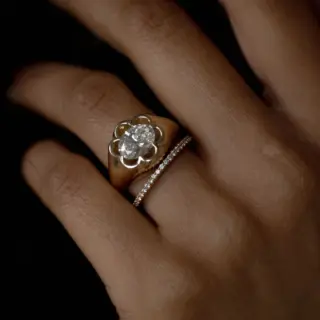 Customizable Flora East-West Oval Ring with a 1.75-carat oval center stone set horizontally in solid 14k gold.