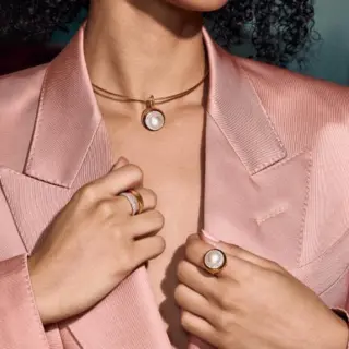 Side view of the Large Candy Button Pearl Ring by Stephanie Gottlieb highlighting its smooth, rounded silhouette and luxurious finish