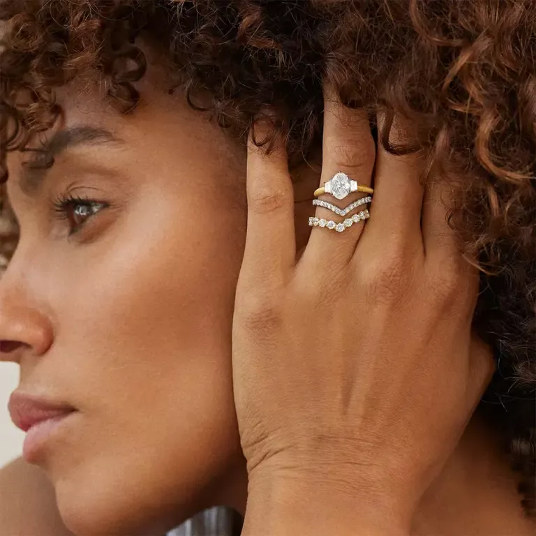 Chevron stacking ring in 18‑karat gold with nine brilliant diamonds—Catherine V Band