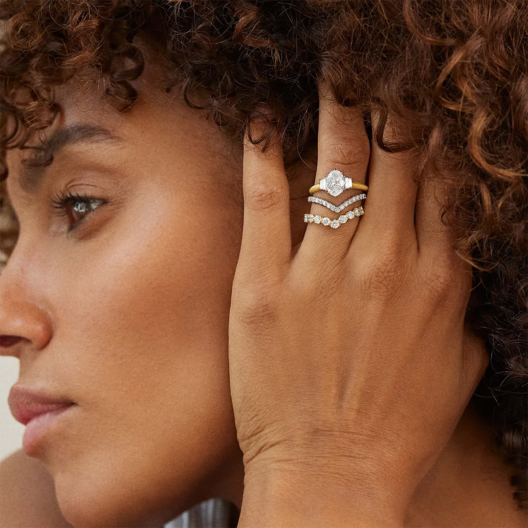 Chevron stacking ring in 18‑karat gold with nine brilliant diamonds—Catherine V Band