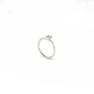 Elegant 0.33 ct lab emerald in bezel setting on a delicate, comfort‑fit rounded white gold stackable ring by Do Amore