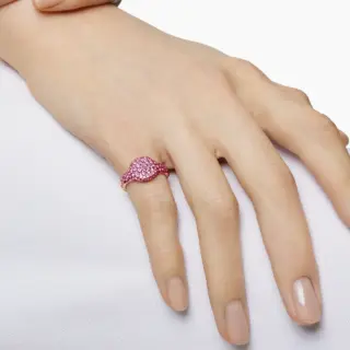David Yurman Petite Pavé Pinky Ring in 18K rose gold with 0.88 ctw pink sapphires on a 7 mm pavé surface