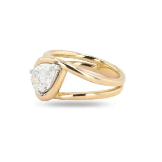 Side view of 1.54 carat pear diamond knot ring by Orianne Jewelry, highlighting the intricate knot design and diamond setting