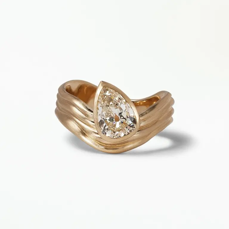 Diamond and goldenm wwake ring