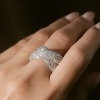 Side view of the Van Bruun 8079A-M950PT ring, emphasizing its polished platinum band and diamond setting.