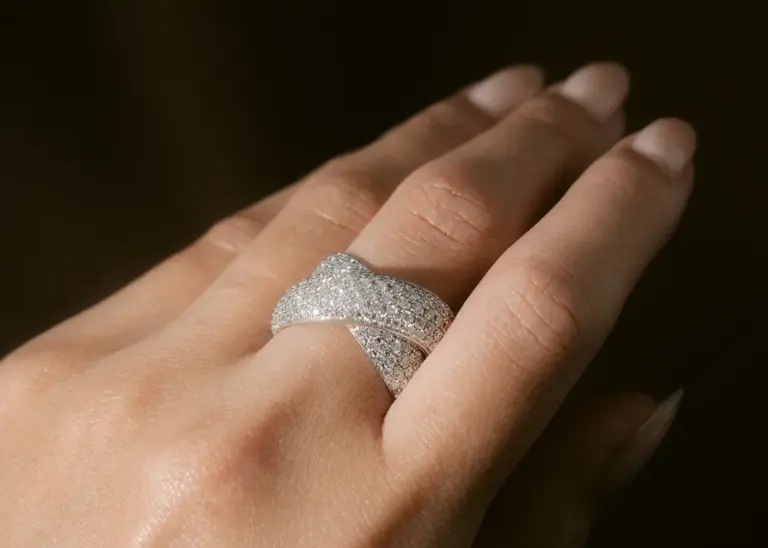 Side view of the Van Bruun 8079A-M950PT ring, emphasizing its polished platinum band and diamond setting.