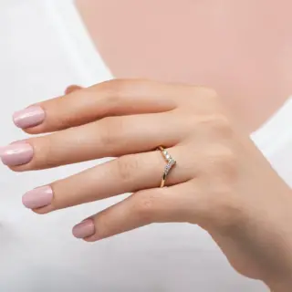 Side-profile of the Diamond V Wedding Band in 14K yellow gold, illustrating the slim shank and the V‑shaped cluster of graduated accenting round diamonds.