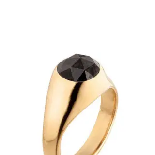 Close-up of the faceted black diamond atop the 18k recycled gold ring, inspired by the volcanic landscapes of Santorini.