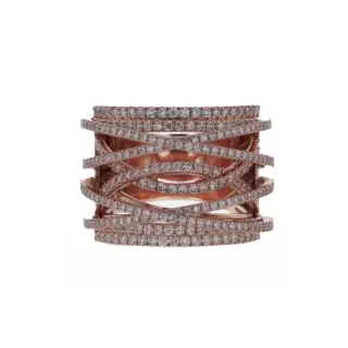 Close-up of 18k gold statement ring featuring large 1.50 ct brilliant-cut diamond