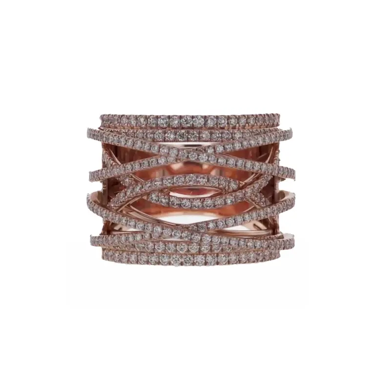 Close-up of 18k gold statement ring featuring large 1.50 ct brilliant-cut diamond