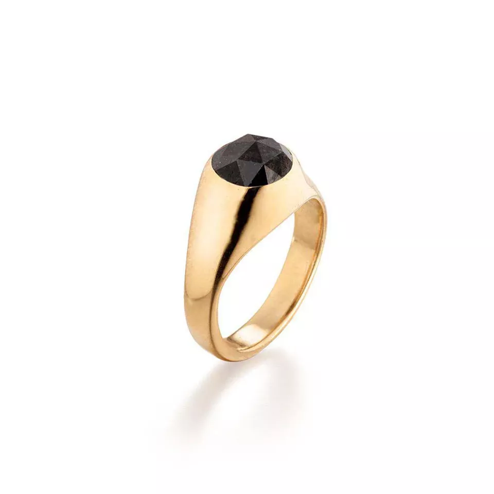 Front view of Jane Bartel’s 18k yellow gold signet ring, set with a 2.92 ct faceted black diamond—sleek, modern, unisex design.