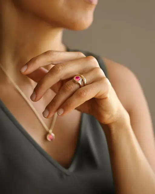 Side profile of The Duchess Ring showcasing its smooth, uninterrupted gold band and lustrous finish.