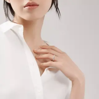 Close-up of Tiffany Harmony® platinum band ring showing bead-set round brilliant diamonds on a gently tapered 1.8 mm band