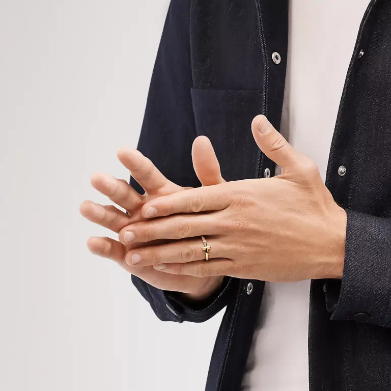 Side profile of the Tiffany T1 Ring highlighting its 2.5mm width and sleek design.